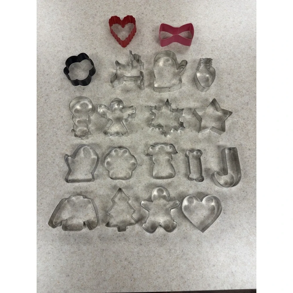 19 Metal Cookie Cutter Lot Christmas Holiday Heart Gingerbread Assorted